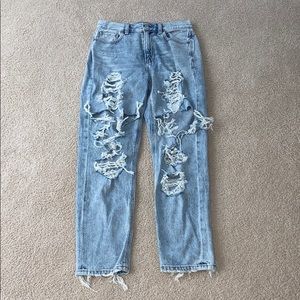 AMERICAN EAGLE size 4 ripped mom jeans never worn